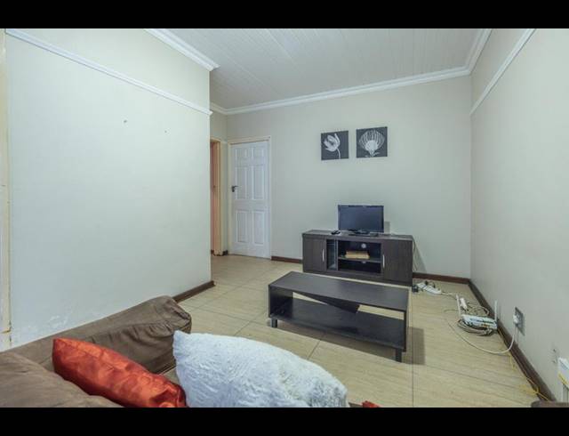 2 BEDROOM APARTMENT FOR SALE IN SUNNYSIDE